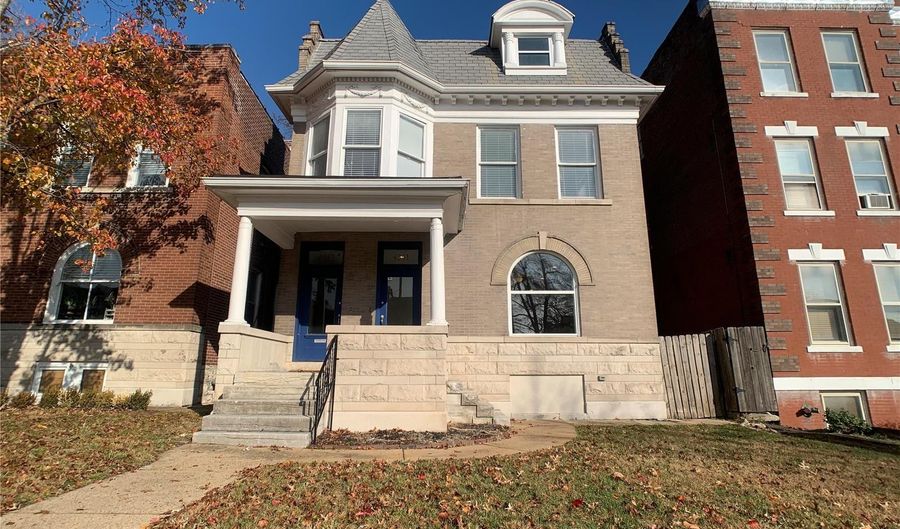 4341 Maryland Ave, St. Louis, MO 63108 - 3 Beds, 2 Bath