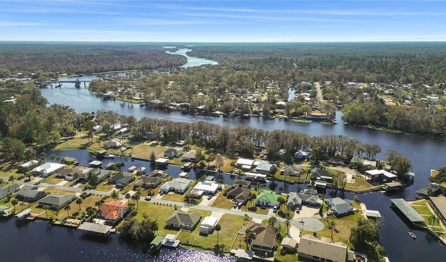 1621 SPRING GARDEN Dr, Astor, FL 32102 - 2 Beds, 2 Bath