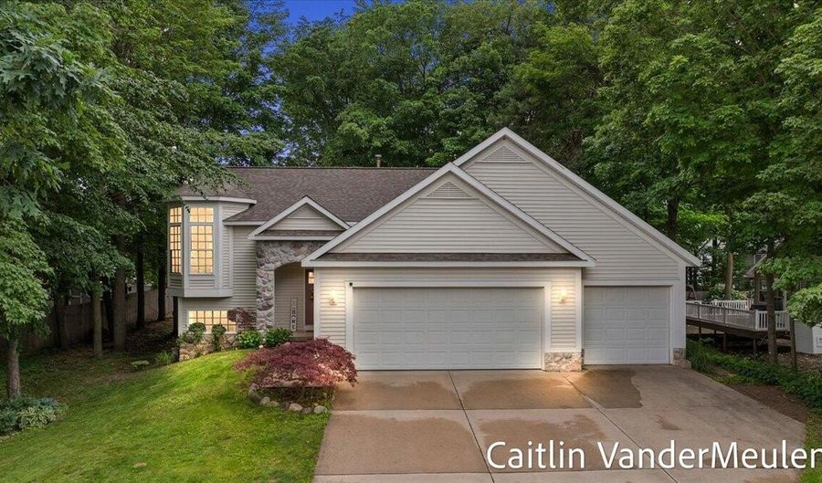 11035 Timberline Dr, Allendale, MI 49401 - 4 Beds, 2 Bath