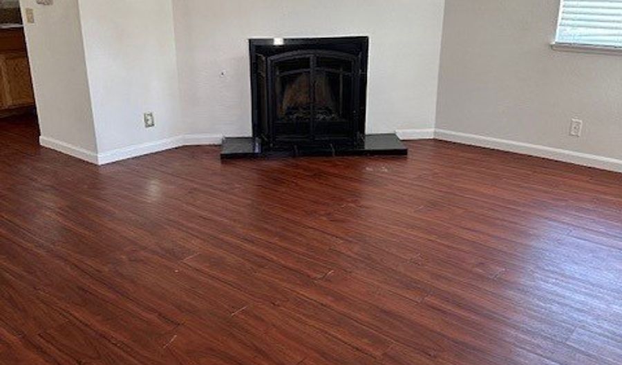 20289 Thunderbird, Apple Valley, CA 92307 - 3 Beds, 2 Bath