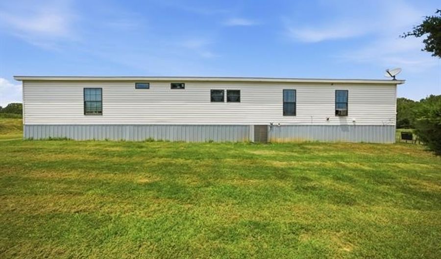 5172 S Sawmill Rd, Atoka, OK 74525 - 4 Beds, 3 Bath