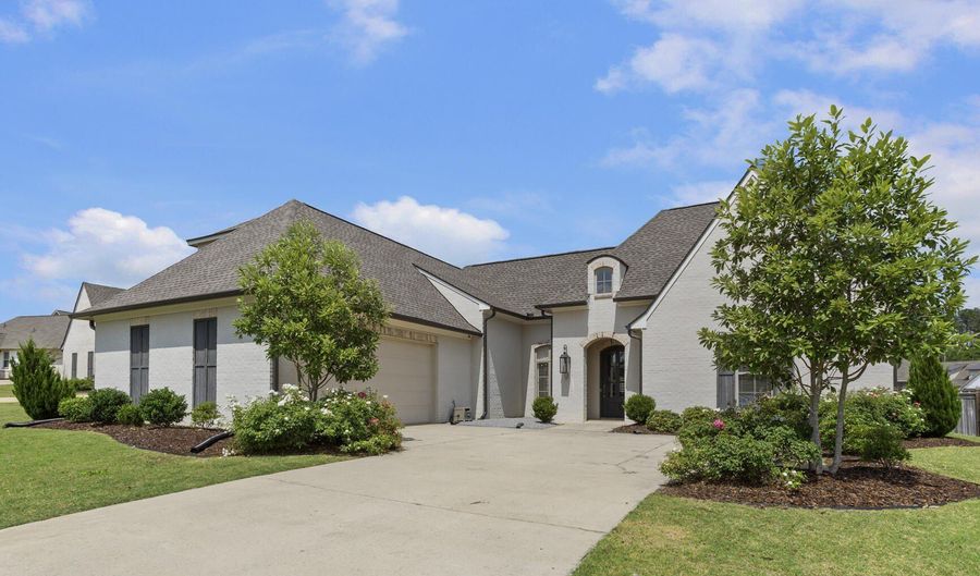 508 Forest Glen Ln, Brandon, MS 39047 - 4 Beds, 4 Bath