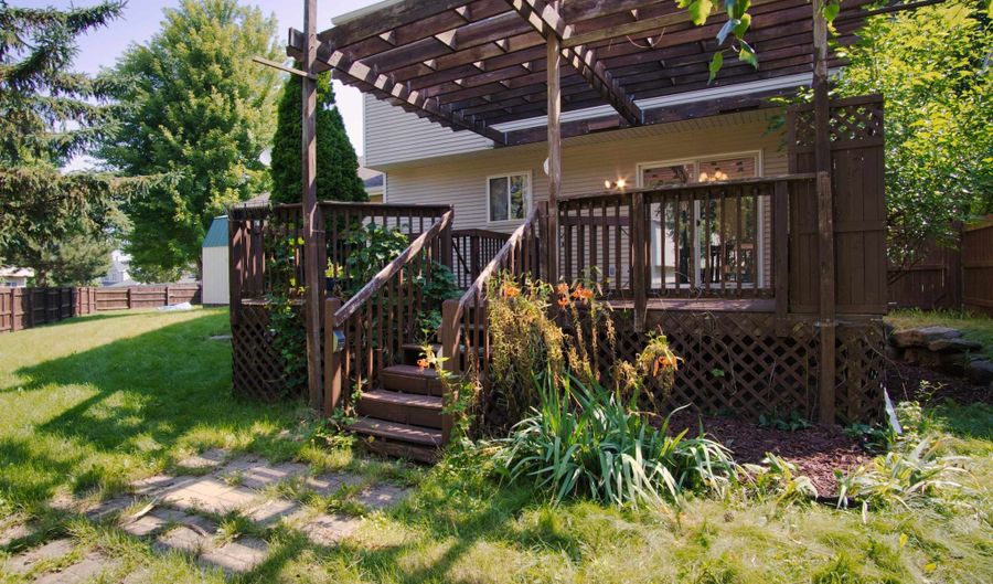 934 Tony Dr, Madison, WI 53704 - 3 Beds, 3 Bath