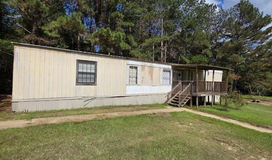 2735 SE East Lincoln Rd, Brookhaven, MS 39601 - 3 Beds, 2 Bath