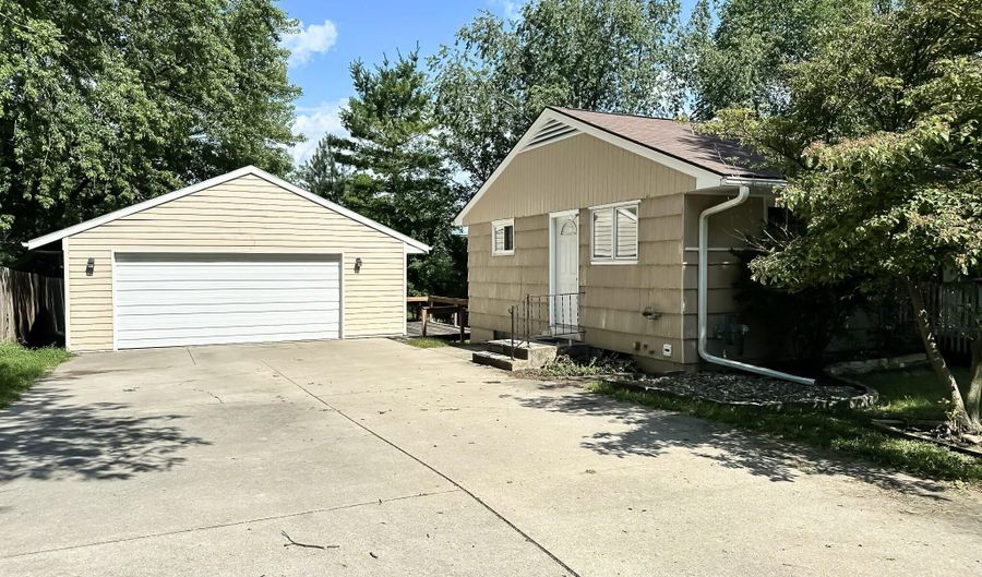 424 Hilltop Rd, Ames, IA 50014 - 3 Beds, 2 Bath