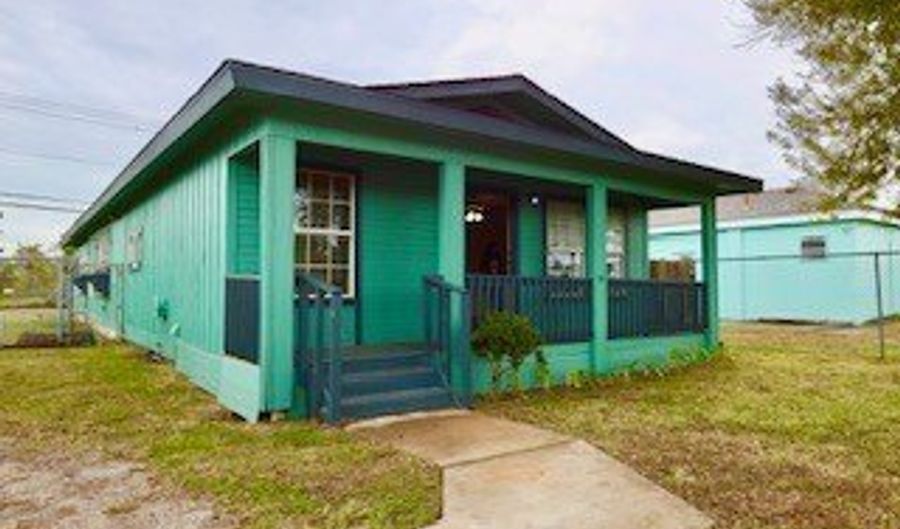 639 N Commercial St, Aransas Pass, TX 78336 - 4 Beds, 3 Bath