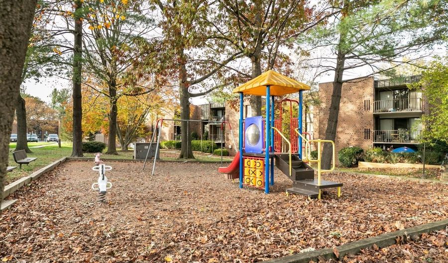 7802 DASSETT Ct T-3, Annandale, VA 22003 - 2 Beds, 2 Bath