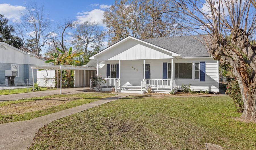 513 N East St, Abbeville, LA 70510 - 3 Beds, 2 Bath