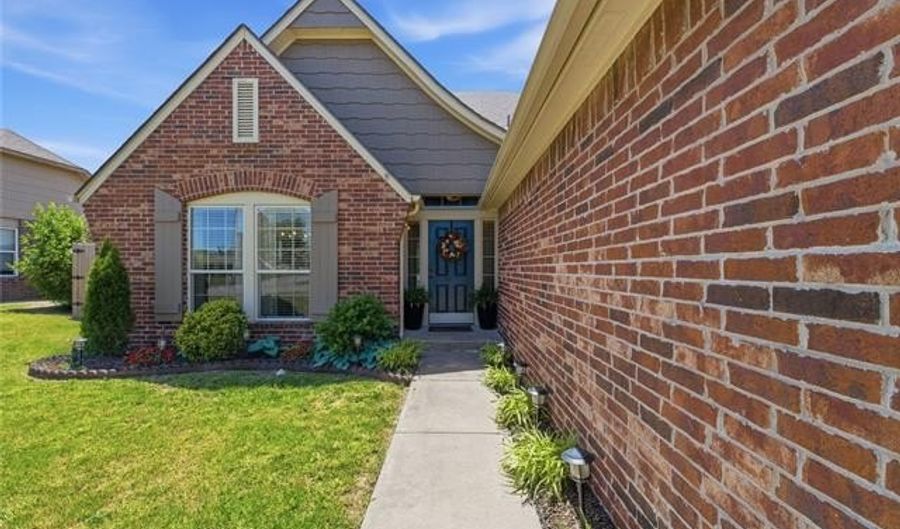 3009 Lincoln Rd, Bartlesville, OK 74006 - 4 Beds, 4 Bath