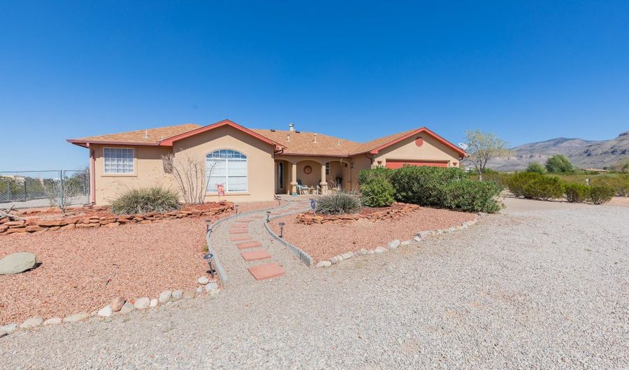 19 Calle De Paz, Alamogordo, NM 88310 - 3 Beds, 3 Bath