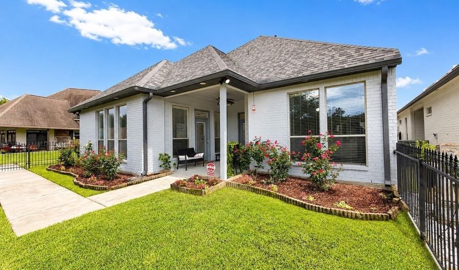 11001 Shoreline Dr, Baton Rouge, LA 70809 - 5 Beds, 4 Bath