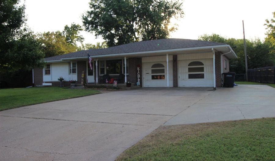 2331 Leigh St, Augusta, KS 67010 - 4 Beds, 3 Bath