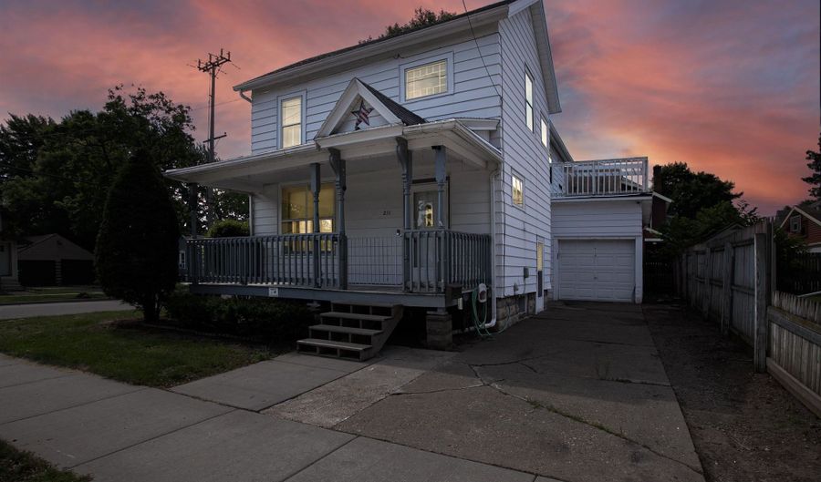 231 E WINNEBAGO St, Appleton, WI 54911 - 4 Beds, 1 Bath