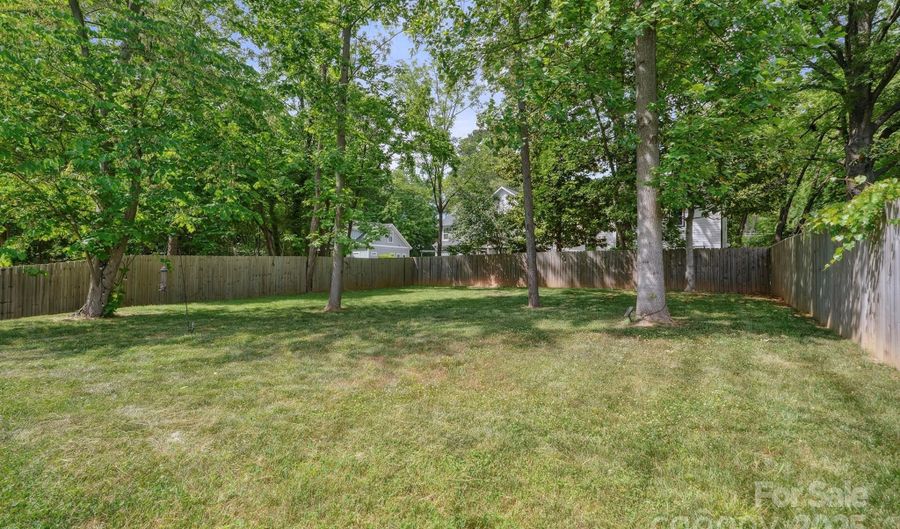 2637 Springway Dr, Charlotte, NC 28205 - 4 Beds, 3 Bath