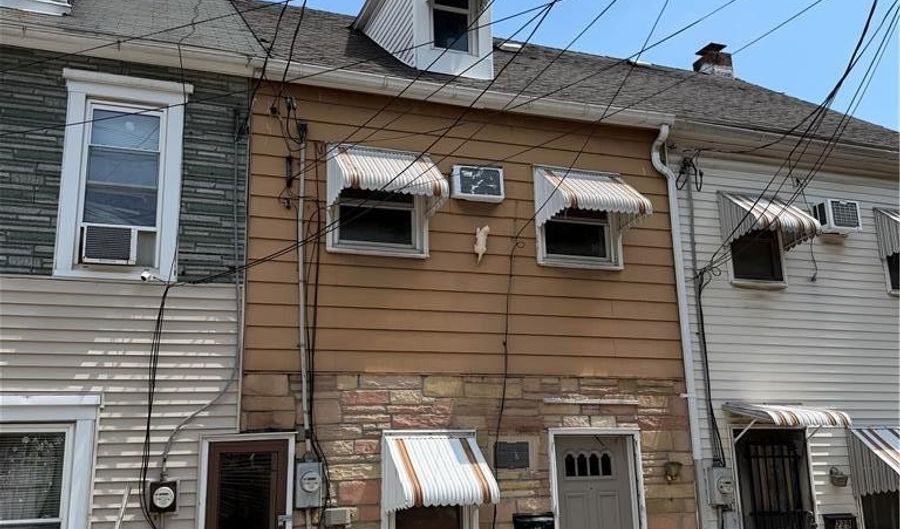 231 N Peach St, Allentown, PA 18102 - 3 Beds, 2 Bath