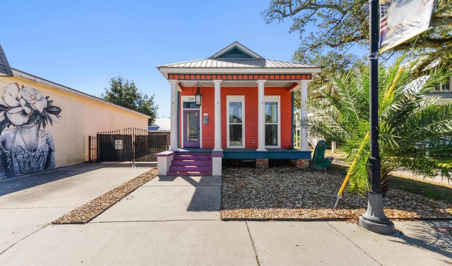 206 Main St, Bay St. Louis, MS 39520 - 3 Beds, 4 Bath