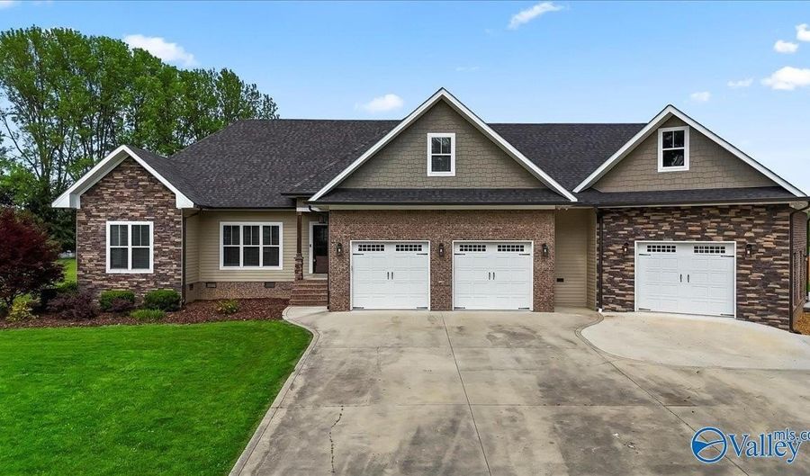 545 Pan Creek Rd, Baileyton, AL 35019 - 3 Beds, 3 Bath