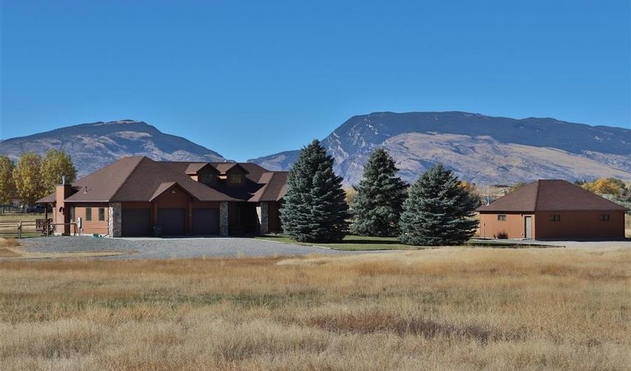 6 Chondell Dr, Cody, WY 82414 - 3 Beds, 2 Bath