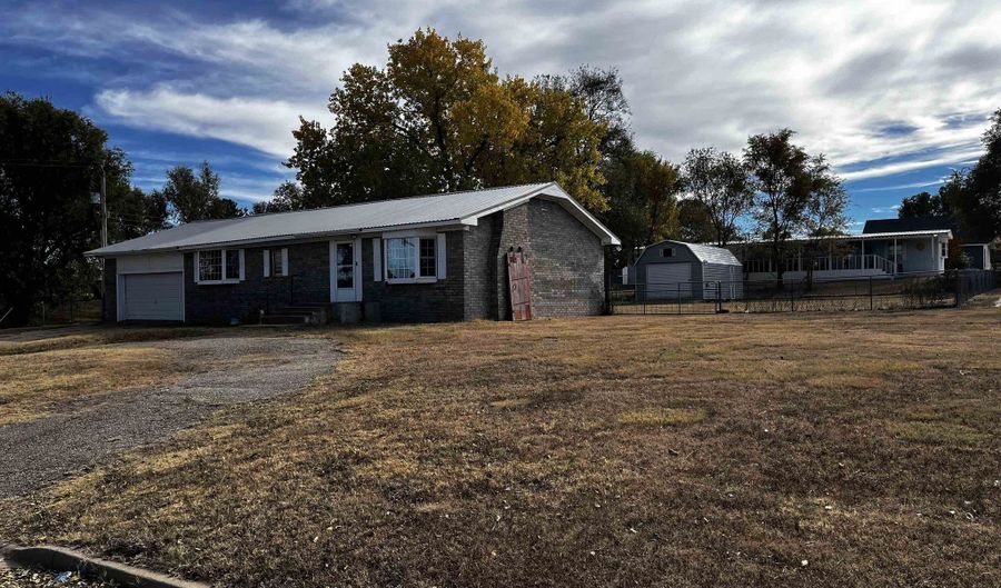521 W First St, Beaver, OK 73932 - 3 Beds, 2 Bath