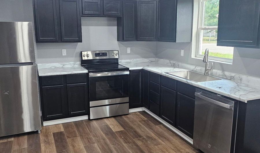 506 W 2nd St, Baxter Springs, KS 66713 - 2 Beds, 1 Bath