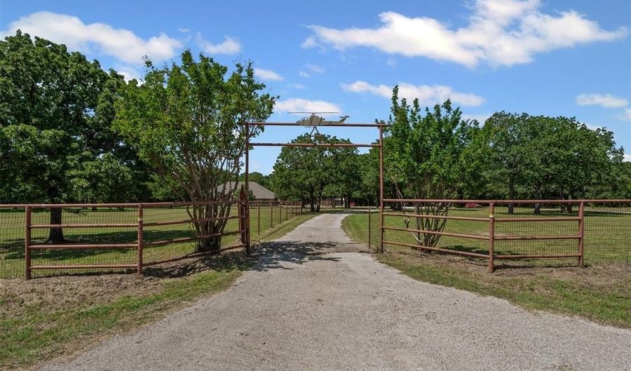 607 Friendship Rd, Weatherford, TX 76085 - 3 Beds, 3 Bath