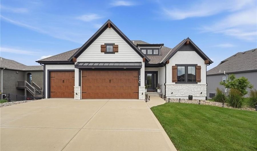 4261 Lakeshore Dr, Basehor, KS 66007 - 4 Beds, 3 Bath