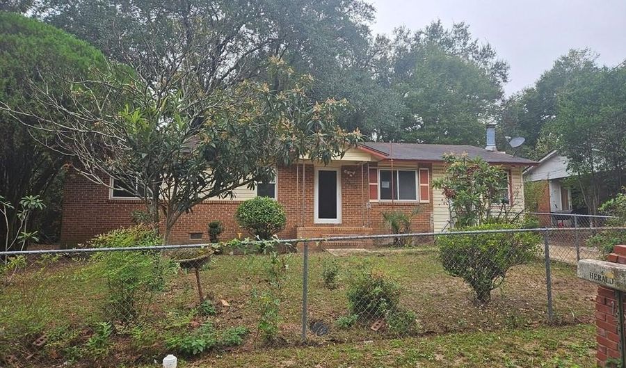 1505 MCARTHUR St, Albany, GA 31701 - 3 Beds, 2 Bath