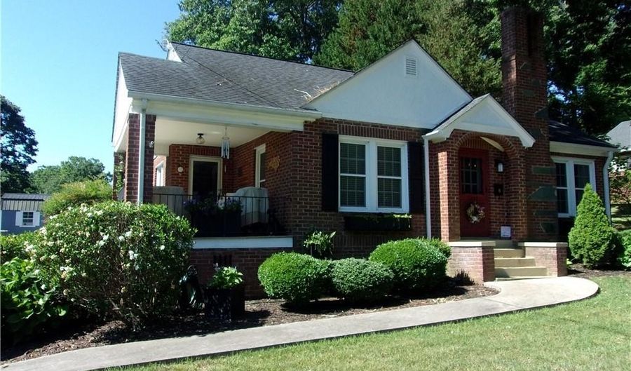 1247 Sunset Dr, Asheboro, NC 27205 - 3 Beds, 2 Bath