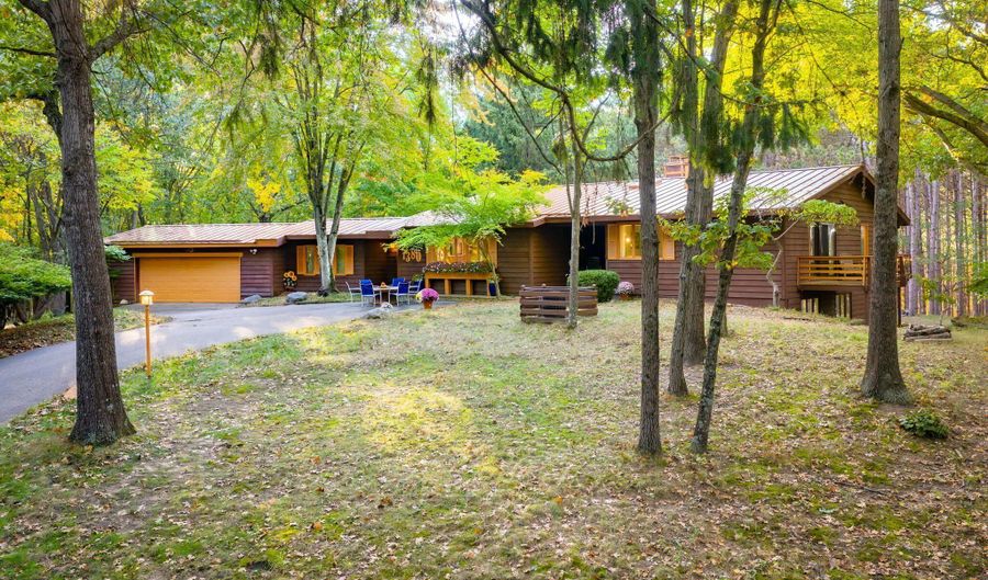 7380 Leonard St NE, Ada, MI 49301 - 5 Beds, 2 Bath