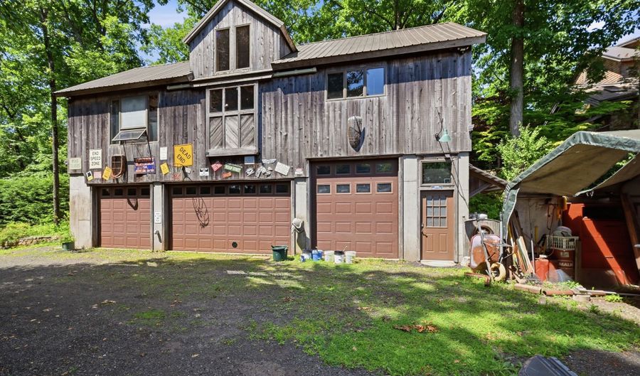 29 Old Forty Acre Mountain Rd, Danbury, CT 06811 - 4 Beds, 3 Bath