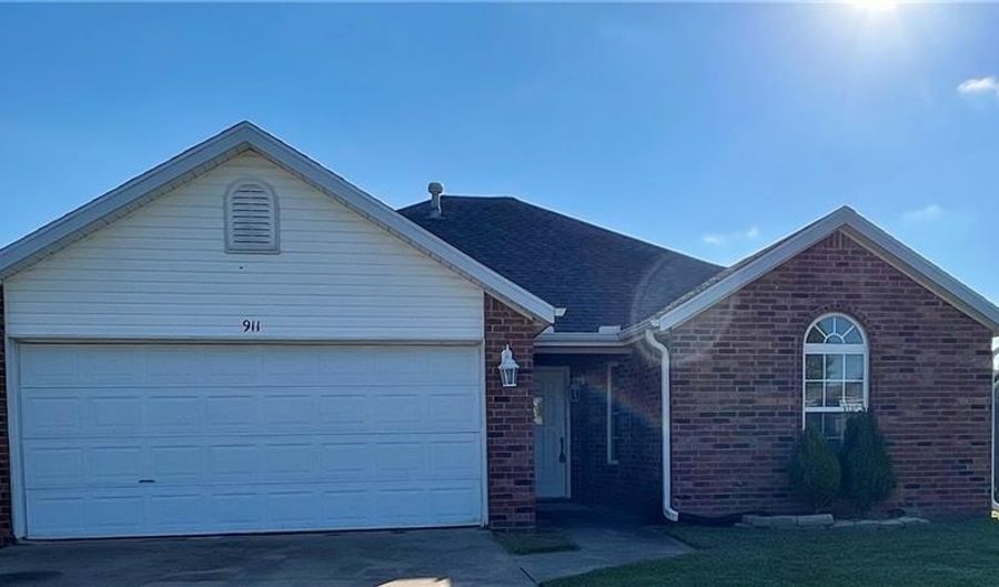 911 SW Cheyenne Dr, Bentonville, AR 72712 - 3 Beds, 2 Bath
