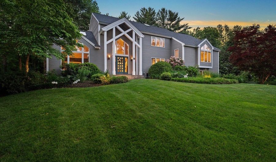 20 Carter Ln, Andover, MA 01810 - 4 Beds, 5 Bath