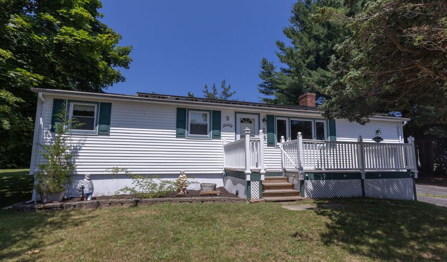 9 Whitewood Rd, Clinton, CT 06413 - 2 Beds, 2 Bath
