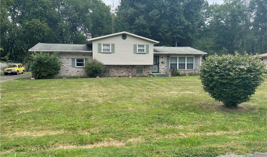 15995 Elbrook St NE, Alliance, OH 44601 - 3 Beds, 2 Bath
