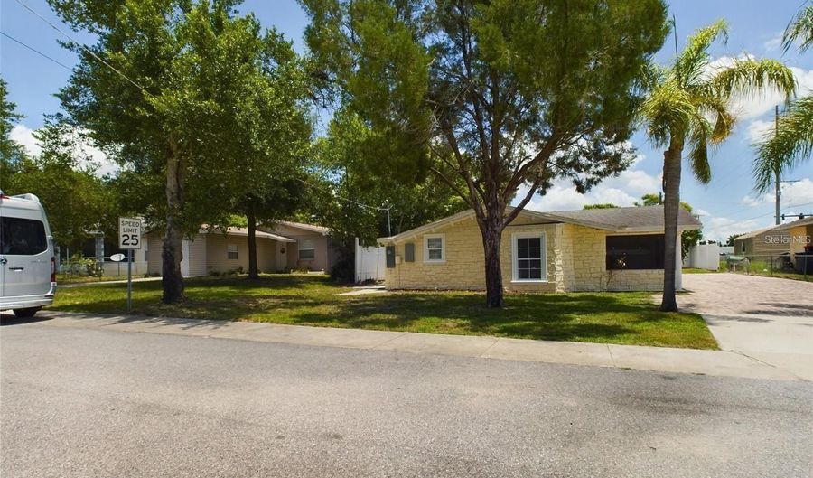 617 LIME, Auburndale, FL 33823 - 4 Beds, 2 Bath