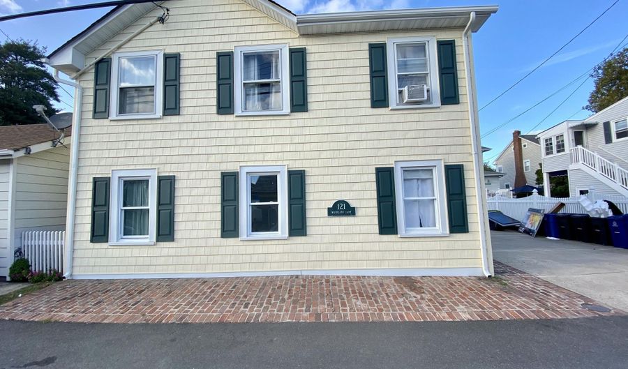 121 Woodland Ln Rear Downstairs, Avon By The Sea, NJ 07717 - 2 Beds, 1 Bath