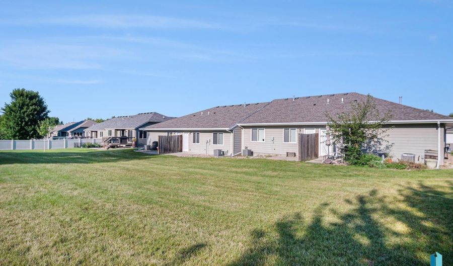 423 N 9th Ave, Brandon, SD 57005 - 2 Beds, 1 Bath