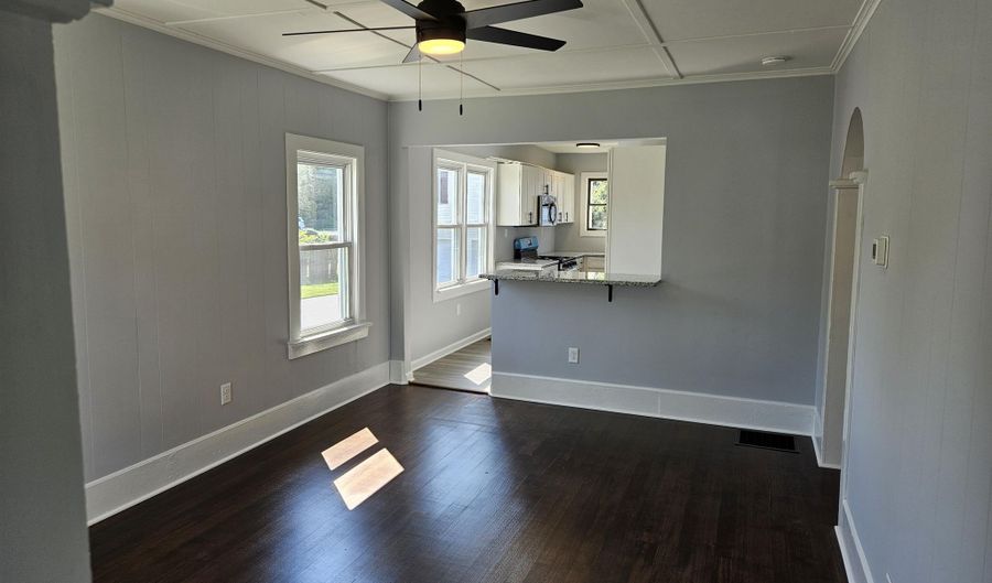 251 Main St, Middletown, NJ 07748 - 3 Beds, 2 Bath