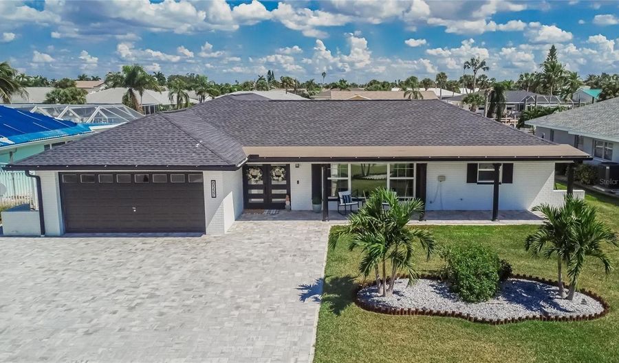 6337 COCOA Ln, Apollo Beach, FL 33572 - 4 Beds, 2 Bath