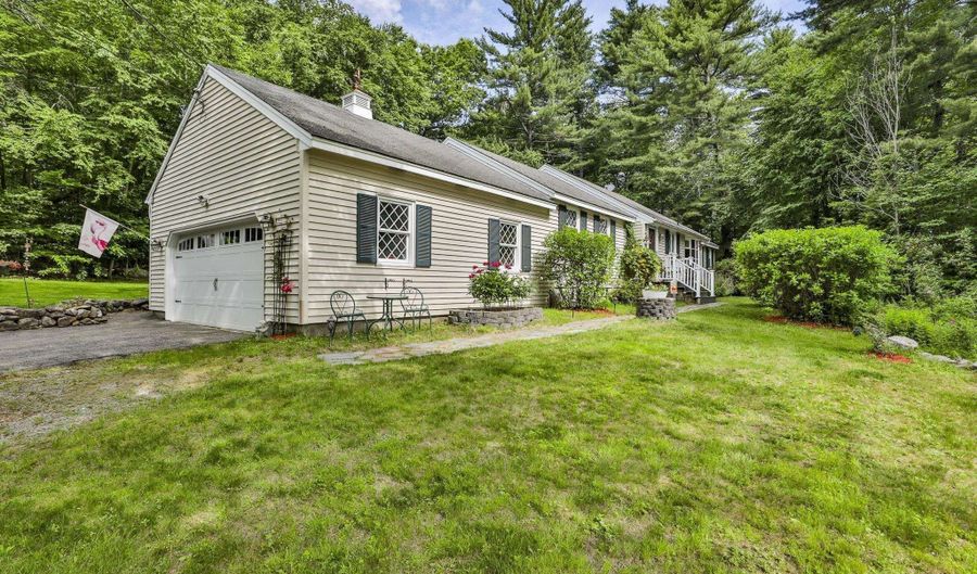 15 Edinburgh Dr, Bedford, NH 03110 - 3 Beds, 2 Bath