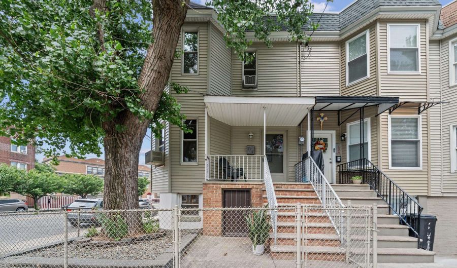 154 BROADWAY, Bayonne, NJ 07002 - 4 Beds, 3 Bath