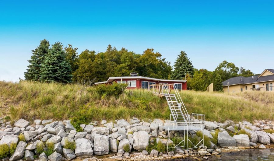 16560 Starke Rd, Arcadia, MI 49613 - 3 Beds, 2 Bath