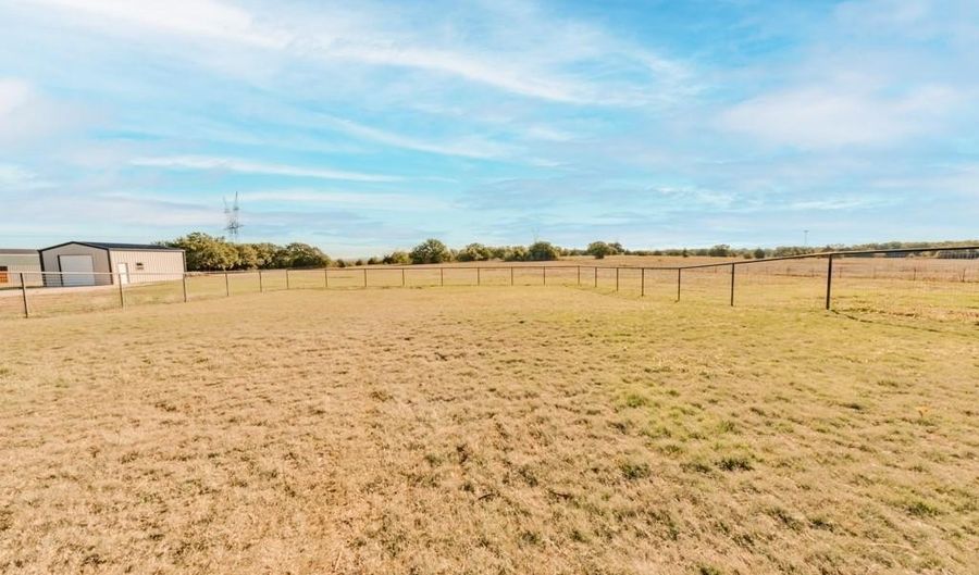 170 Rolling Hills Blvd, Alvord, TX 76225 - 3 Beds, 3 Bath