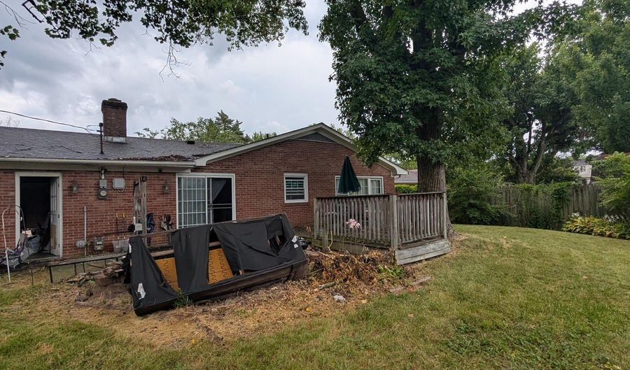 809 Meadowcrest Dr, Anderson, IN 46011 - 3 Beds, 2 Bath