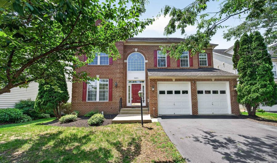42071 PEPPERBUSH Pl, Aldie, VA 20105 - 4 Beds, 4 Bath