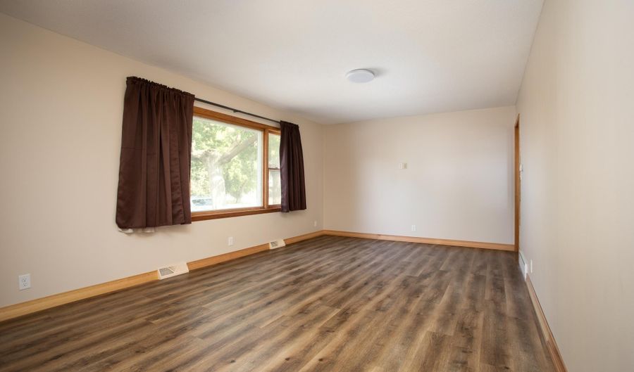 407 Fillmore St, Alexandria, MN 56308 - 4 Beds, 2 Bath
