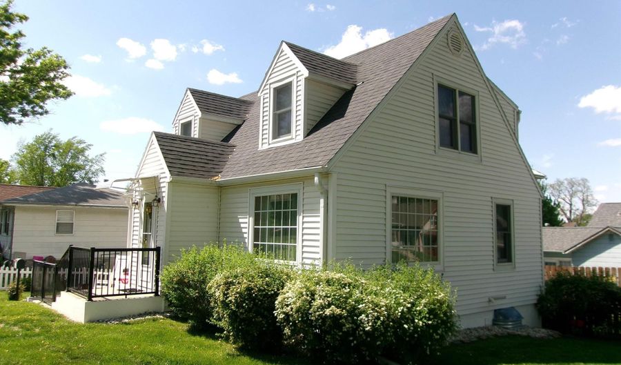 200 W 8th St, Atlantic, IA 50022 - 3 Beds, 2 Bath