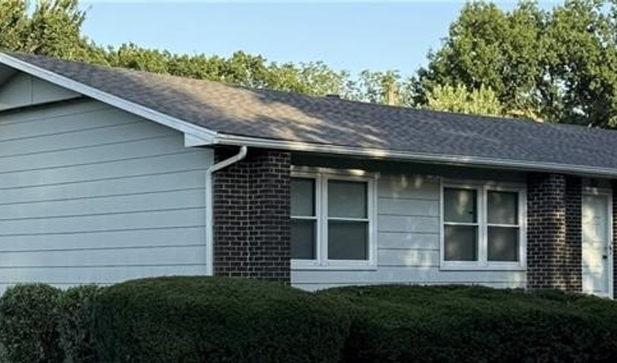 301 S 3rd St, Arma, KS 66712 - 3 Beds, 2 Bath