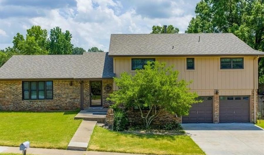 4715 Rolling Meadows Rd, Bartlesville, OK 74006 - 4 Beds, 3 Bath