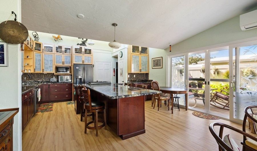 589 Iana St, Kailua, HI 96734 - 5 Beds, 4 Bath